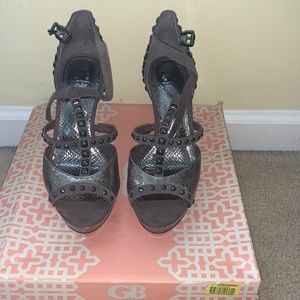 Metallic platform Gianni Bini open toe heels . Size 7